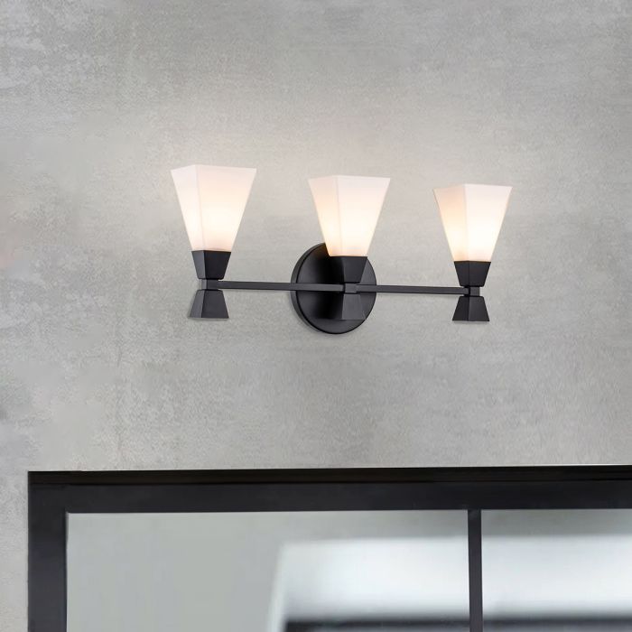 Bowtie 57cm Zwart badkamerlamp Van Elstead Lighting - De matzwarte wandlamp Bowtie is een moderne spiegellamp met een IP44-classificatie, waardoor deze geschikt is voor badkamers, maar ook voor andere interieurs, zoals wasruimtes of gastentoiletten.