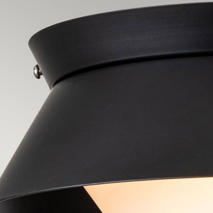 Bowtie Ø25 Zwart badkamerlamp Van Elstead Lighting - De matzwarte plafondlamp Bowtie is een moderne plafondlamp met een IP44-classificatie, waardoor deze geschikt is voor badkamers, maar ook voor andere interieurs, zoals wasruimtes of gastentoiletten.