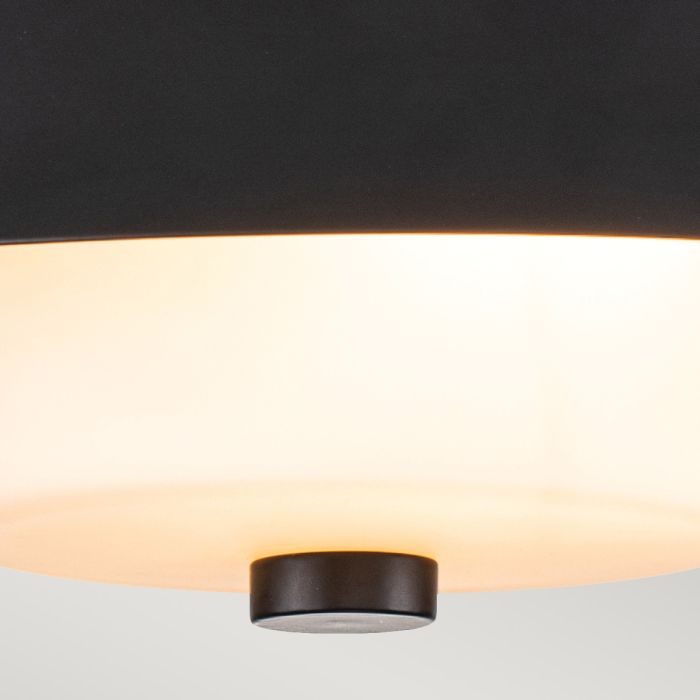 Bowtie Ø25 Zwart badkamerlamp Van Elstead Lighting - De matzwarte plafondlamp Bowtie is een moderne plafondlamp met een IP44-classificatie, waardoor deze geschikt is voor badkamers, maar ook voor andere interieurs, zoals wasruimtes of gastentoiletten.