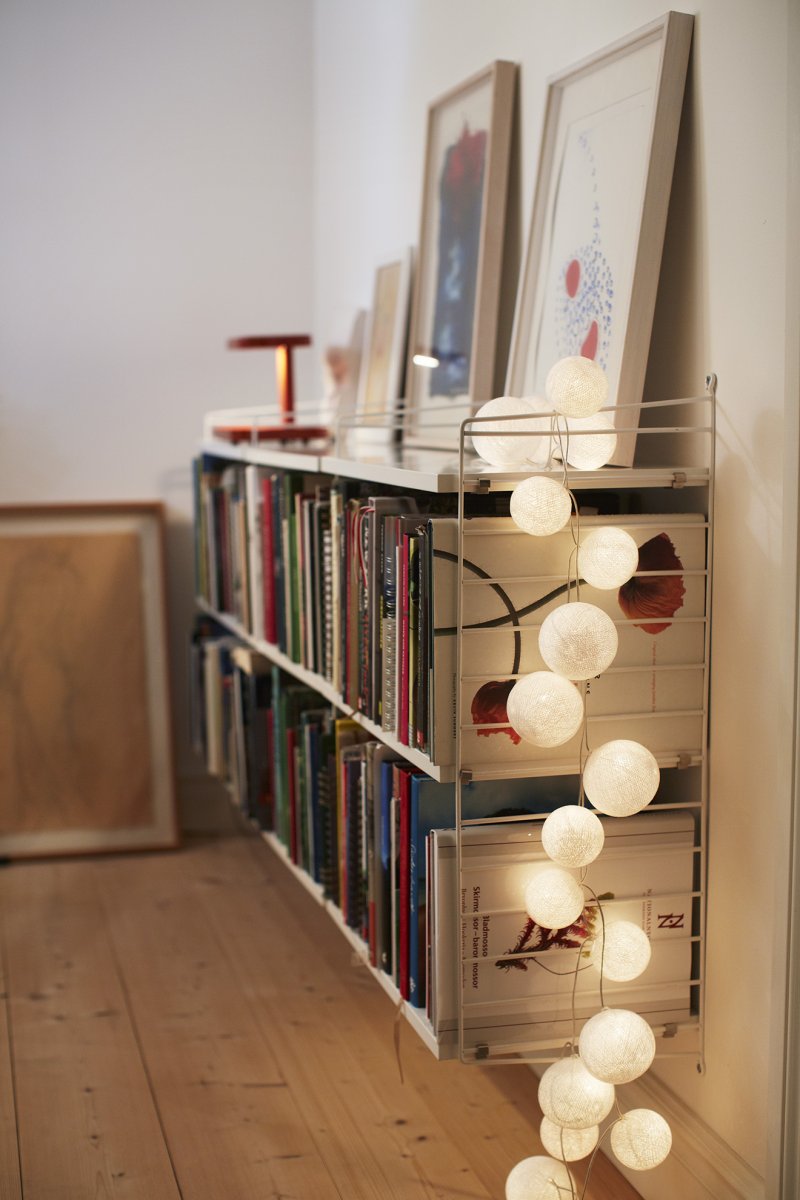 Irislights Butter Yellow 35-lights Crème wit Van Irislights - De slinger wordt geleverd met een snoer van 1,5 meter, een aan/uit-schakelaar en een stekker.