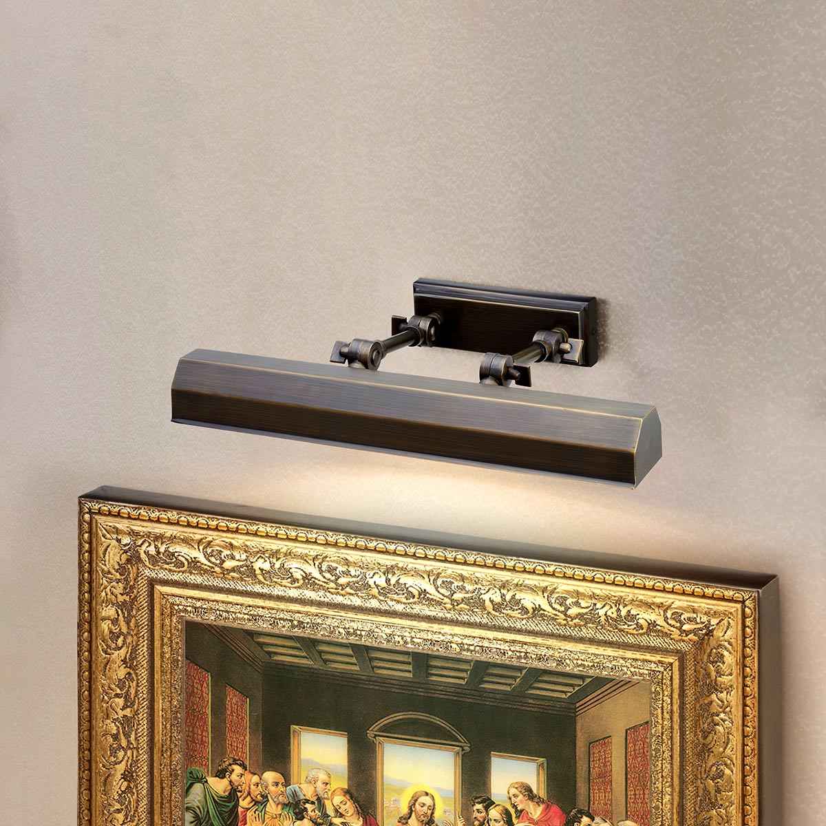 Chawtown 40cm Bronzen Van Elstead Lighting - Chawton is een elegante schilderijlamp van staal met een stijlvolle donkerbronskleurige afwerking die een klassieke en tijdloze uitstraling geeft.