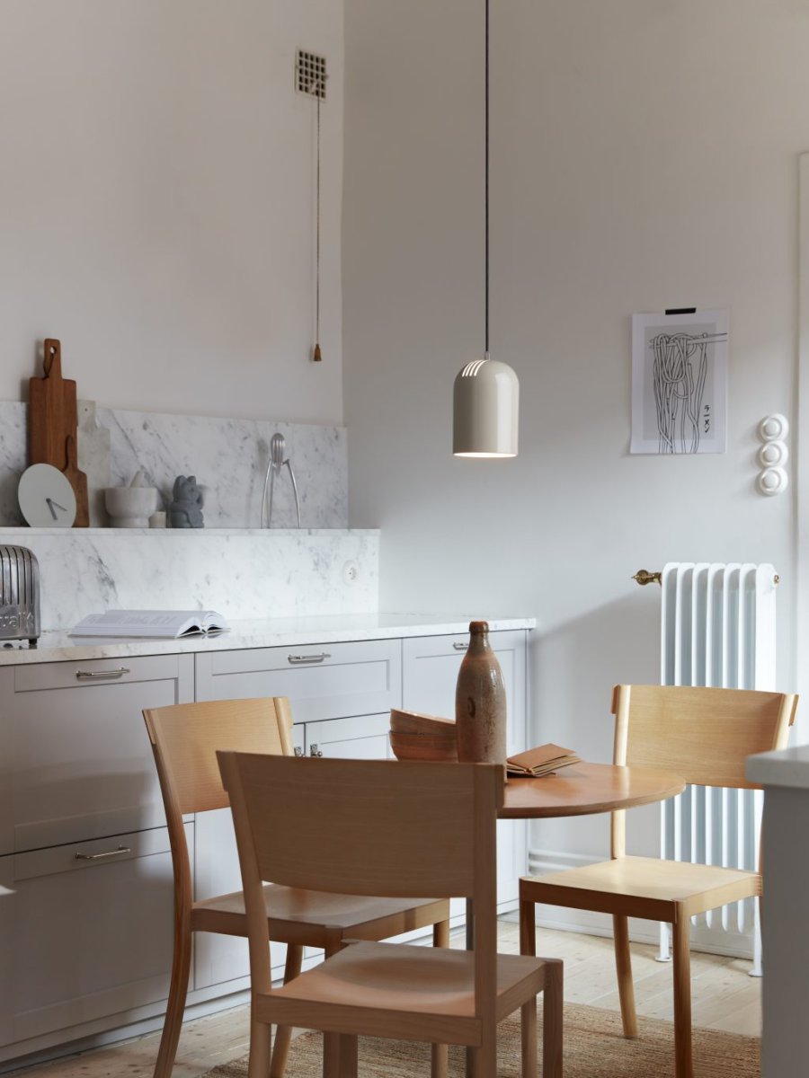 Lennon Ø12 Warm wit raamlamp Van CO Bankeryd - De lamp kan alleen boven een werkblad in de keuken, voor een raam of in een groep boven de eettafel worden gehangen.