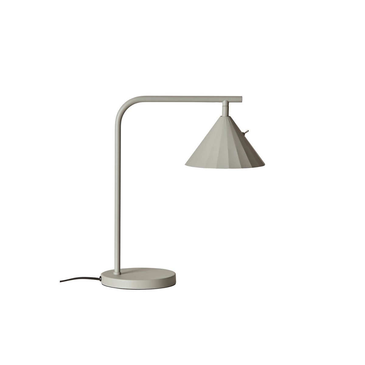 Rain 40cm Grijs tafellamp Van CO Bankeryd - Eveneens functioneel is de avondlezing, die sculpturaal is en karakter aan de kamer geeft.