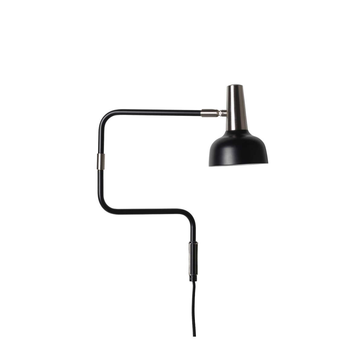 Ray Zwart leeslamp Van CO Bankeryd - De Ray wandlamp kan uitstekend gebruikt worden in de woonkamer naast een bank of fauteuil, maar ook in een gang of boven een dressoir, waar het een moderne uitstraling aan de kamer geeft.