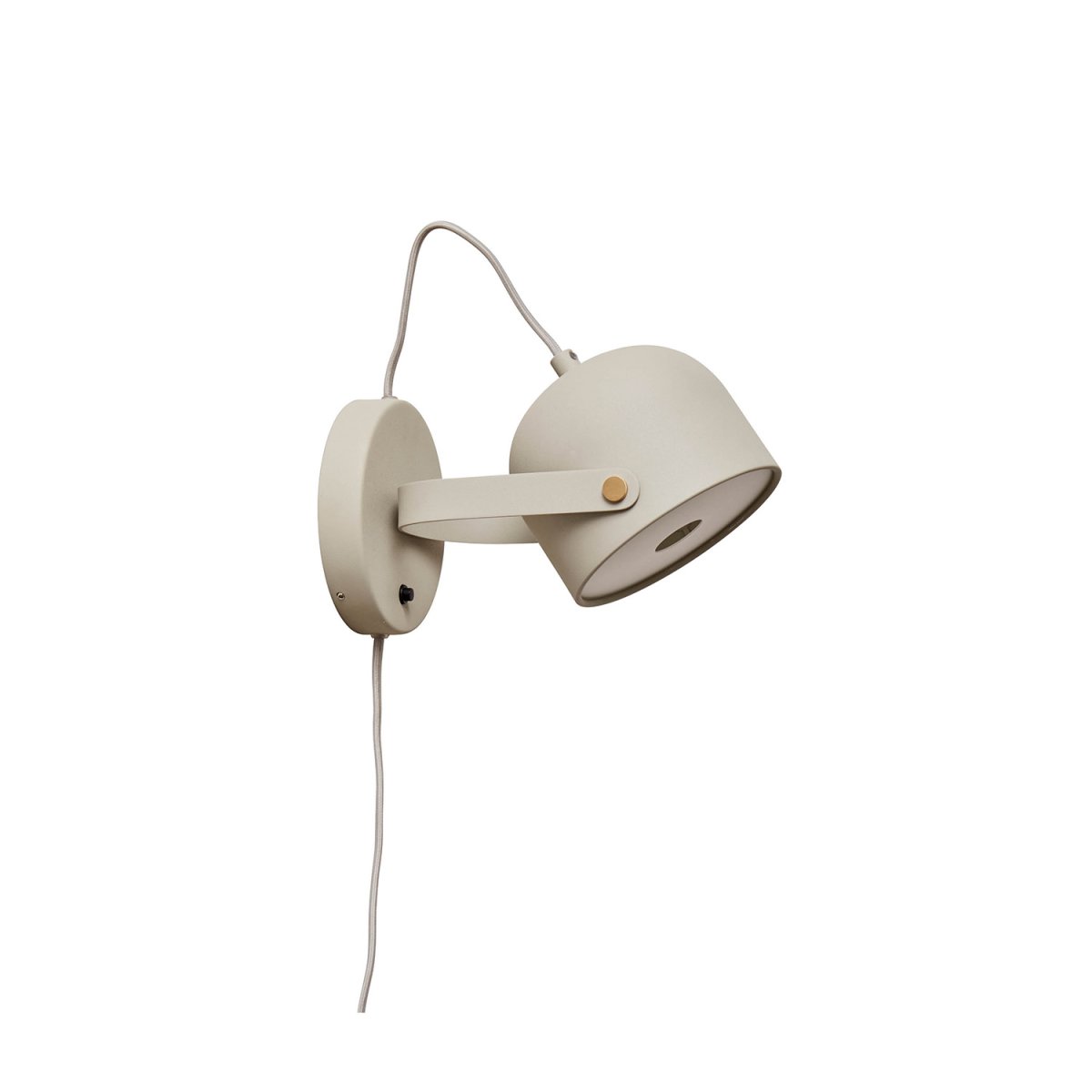 Svejk 13 Beige leeslamp Van CO Bankeryd - De lamp kan goed gebruikt worden in de woonkamer naast een bank of fauteuil, maar ook in een gang of boven een dressoir, waar het een moderne uitstraling aan de kamer geeft.