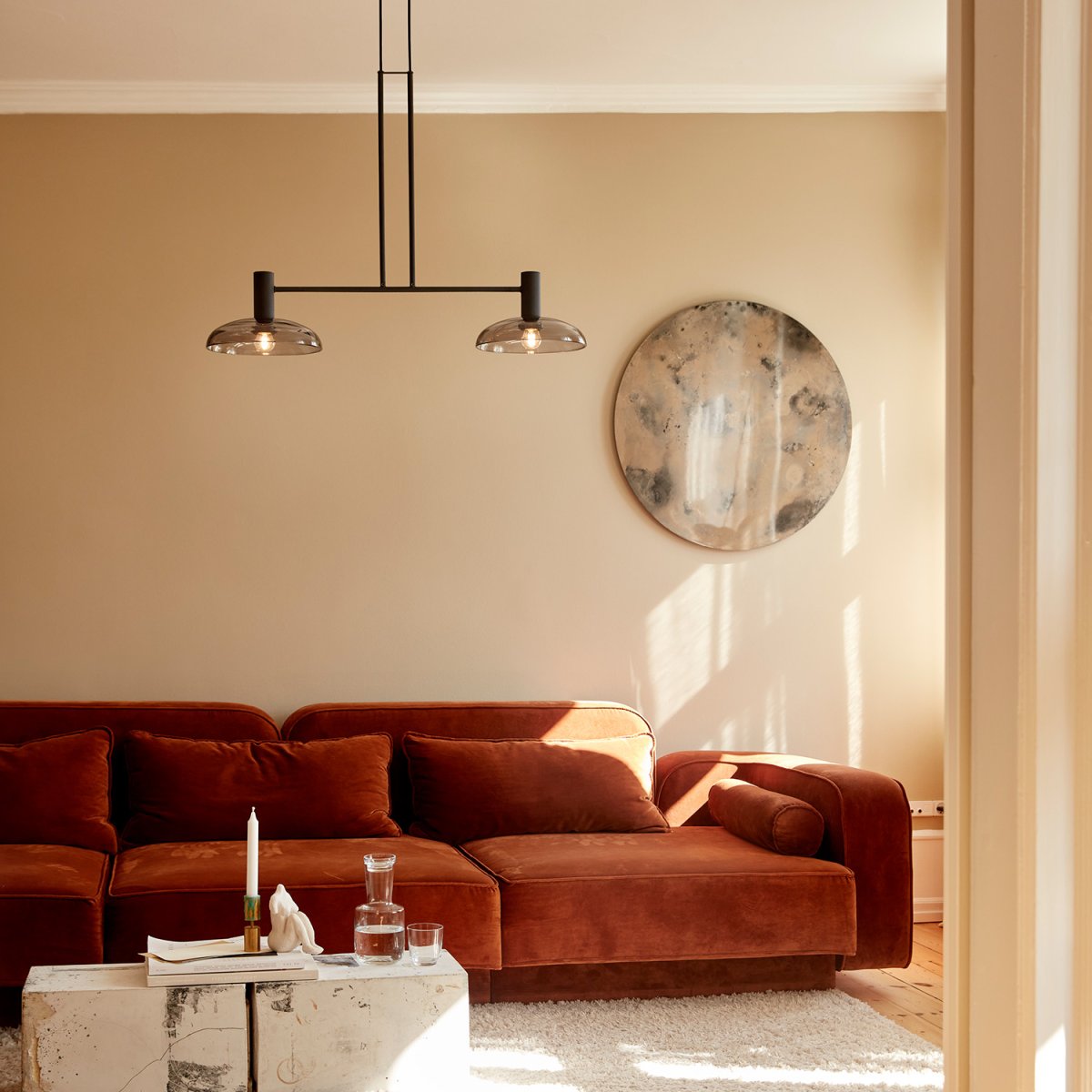 Ufo Long 80cm Zwart hanglamp Van CO Bankeryd - De Ufo Long plafondlamp heeft een volwassen, modern design dat elk ingericht huis verfraait.