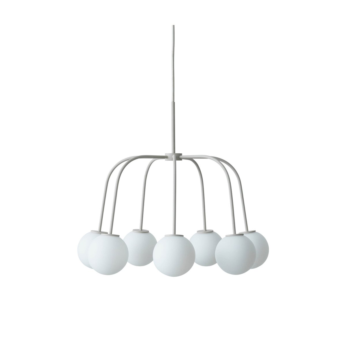 Waterfall Ø50 Beige hanglamp Van CO Bankeryd - Waterfall is een stijlvolle plafondlamp die met zijn smalle metalen buizen en ronde opaalglas een expressief contrast creëert.