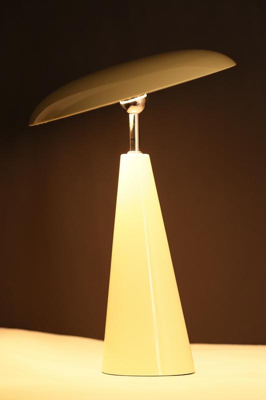 Audrey 33cm Lichtgroen Draagbare Van Eja - De geïntegreerde ledverlichting zorgt voor een aangenaam licht en de lamp is dimbaar, zodat u gemakkelijk de juiste sfeer in de kamer kunt creëren.