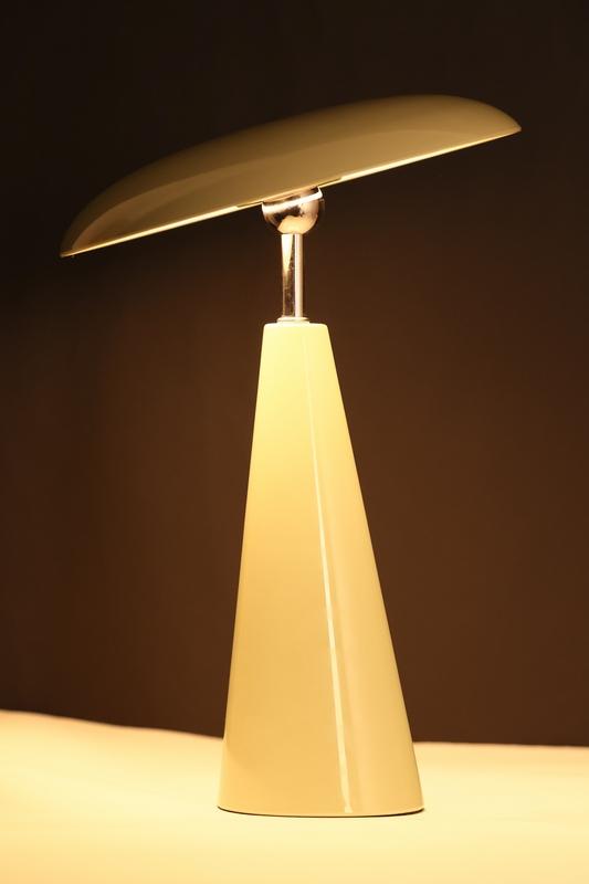 Audrey 33cm Beige/lichtgroen Draagbare Van Eja - De geïntegreerde ledverlichting zorgt voor een aangenaam licht en de lamp is dimbaar, zodat u gemakkelijk de juiste sfeer in de kamer kunt creëren.