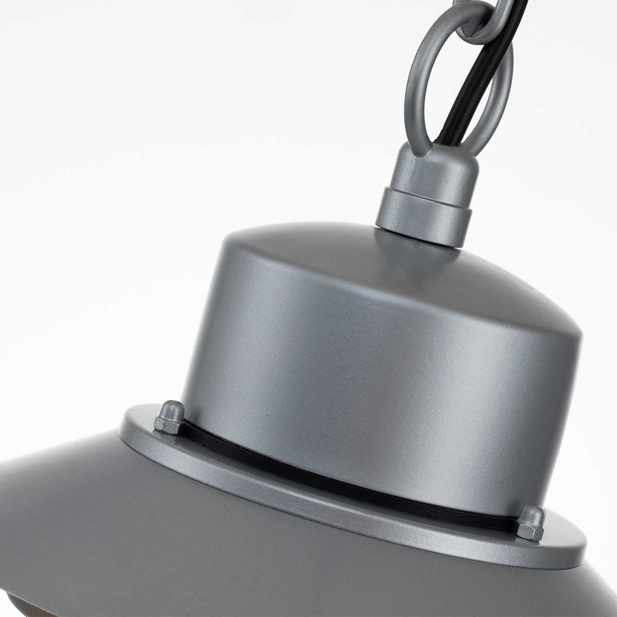 Copenhagen Ø22 Zilver Van Elstead Lighting - Tillverkad av rostfritt st&aring;l i silverfinish och glas, erbjuder den en h&aring;llbar och v&auml;dert&aring;lig konstruktion som passar perfekt f&ouml;r entr&eacute;er, altaner och verandor.