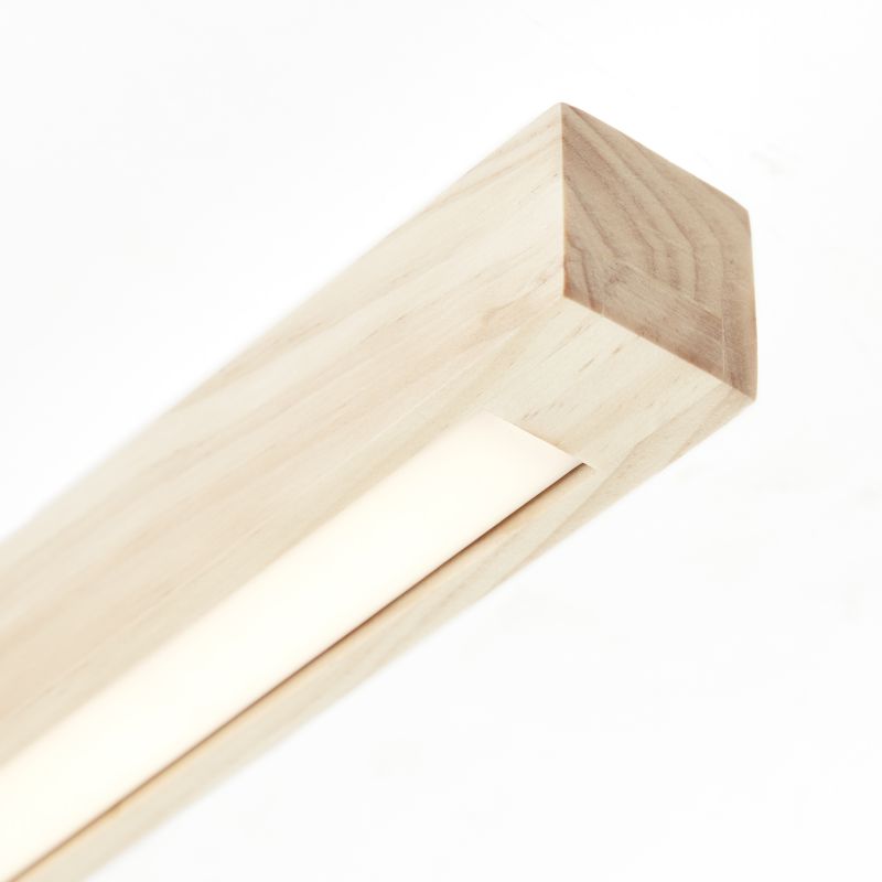 Arion 62cm Hout plafondlamp Van Brilliant - Met een lichtsterkte van 1500 lumen en een warmwitte kleurtemperatuur van 3000 Kelvin creëert hij een goede algemene verlichting in de kamer.