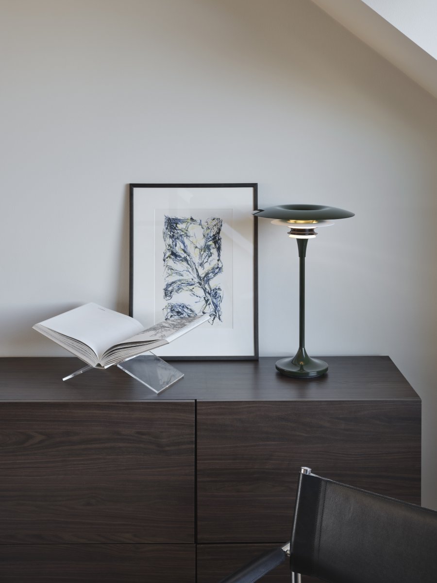 Diablo 48cm Groen/wit tafellamp Van Belid - De lamp is verkrijgbaar in verschillende kleuren, wat samen met het unieke design een uniek detail in het interieur oplevert.