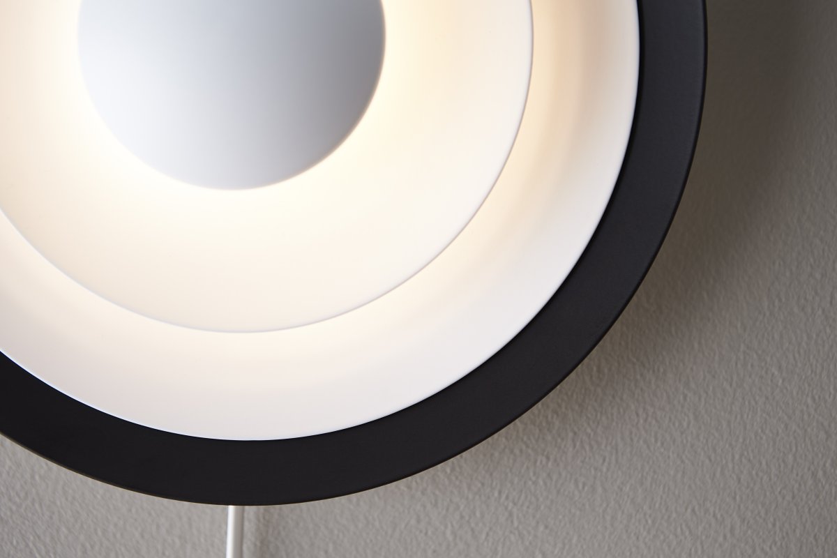 Diablo Ø40 Zwart wandlamp Van Belid - Diablo is een exclusieve wandlamp van hoogwaardig metaal met een zeer aangenaam lichtpatroon.