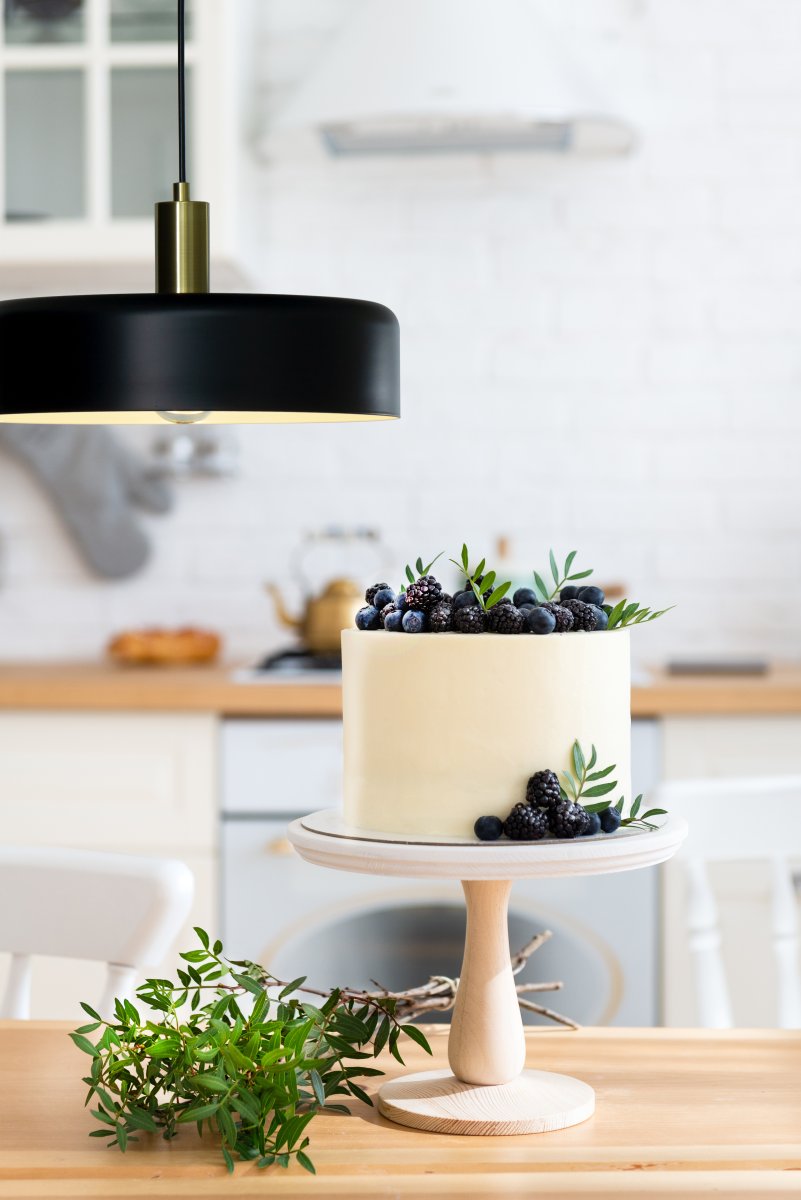 Suvi Ø35 Zwart hanglamp Van Aneta Lighting - Suvi is een moderne en stijlvolle plafondlamp die in de meeste huizen goed tot zijn recht komt.