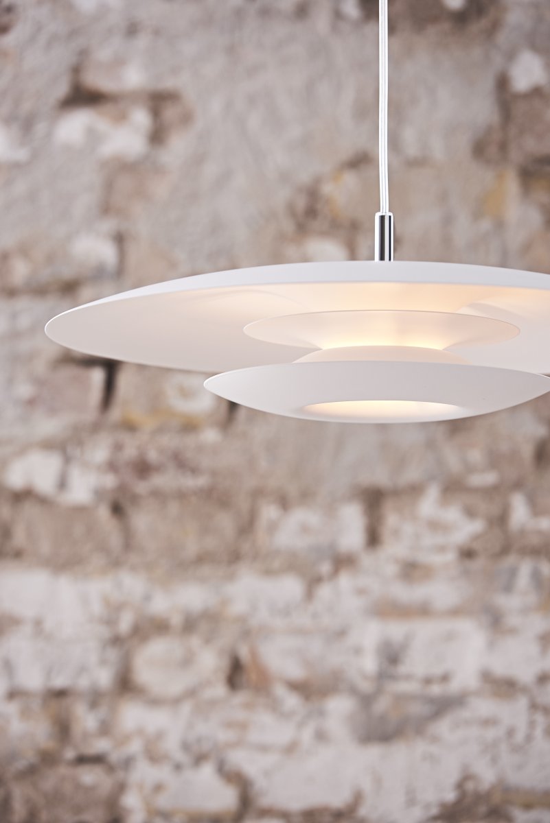 Eclipse Ø43 Mat wit hanglamp Van Belid - De Eclipse plafondlamp van Belid is een elegante en tijdloze lamp die functionaliteit en design op een unieke manier combineert.