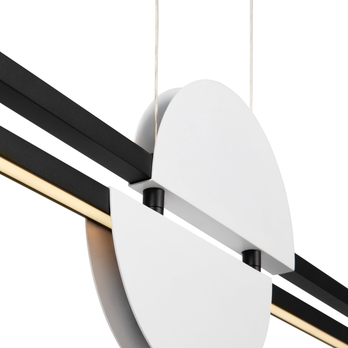 Skyline 110cm Zwart hanglamp Van Maytoni - Met een ingebouwde LED-lichtbron en een kleurtemperatuur van 4000K brengt deze hanglamp zowel stijl als functionaliteit in uw huis.