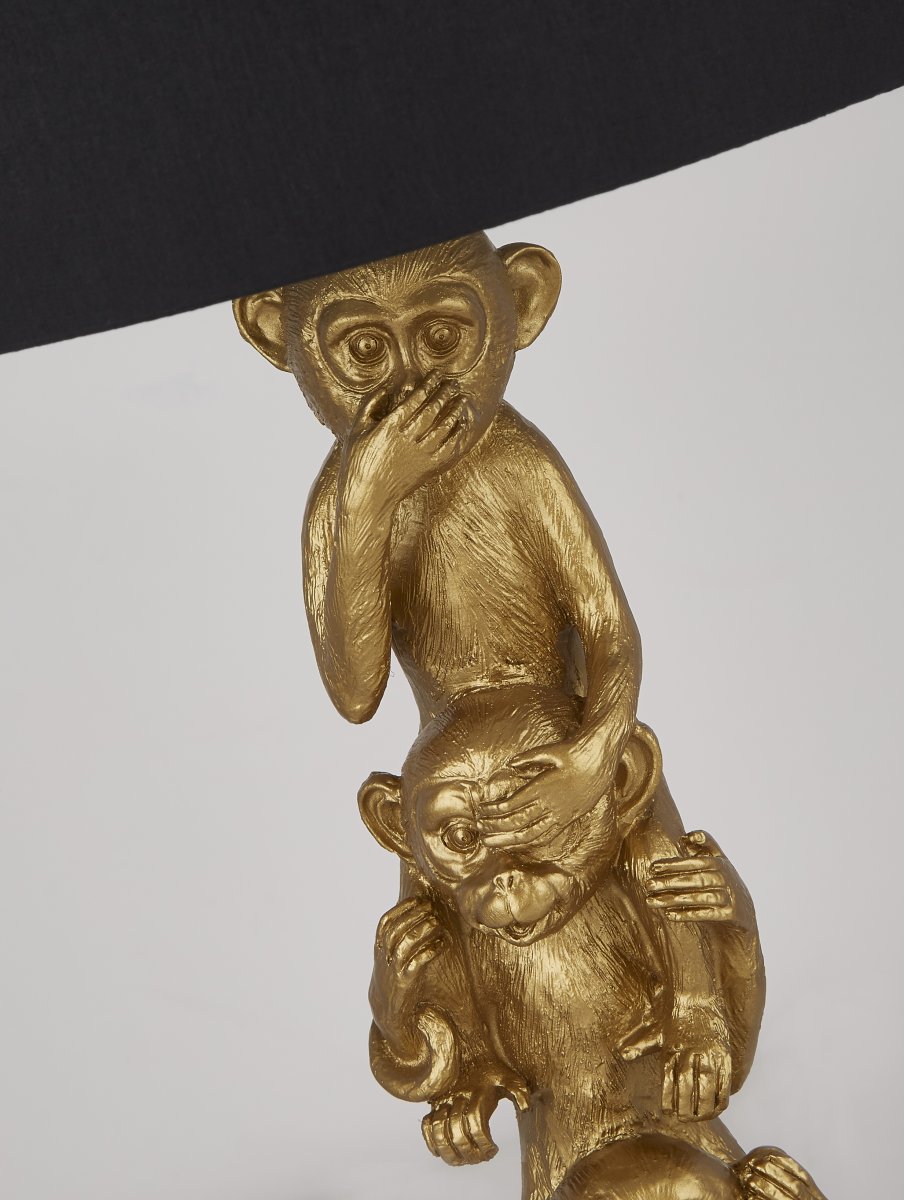 Monkey 40cm Goud tafellamp Van Searchlight - Deze charmante tafellamp heeft een gedetailleerde aap op een gouden frame met een zwarte kap en een witte binnenkant.