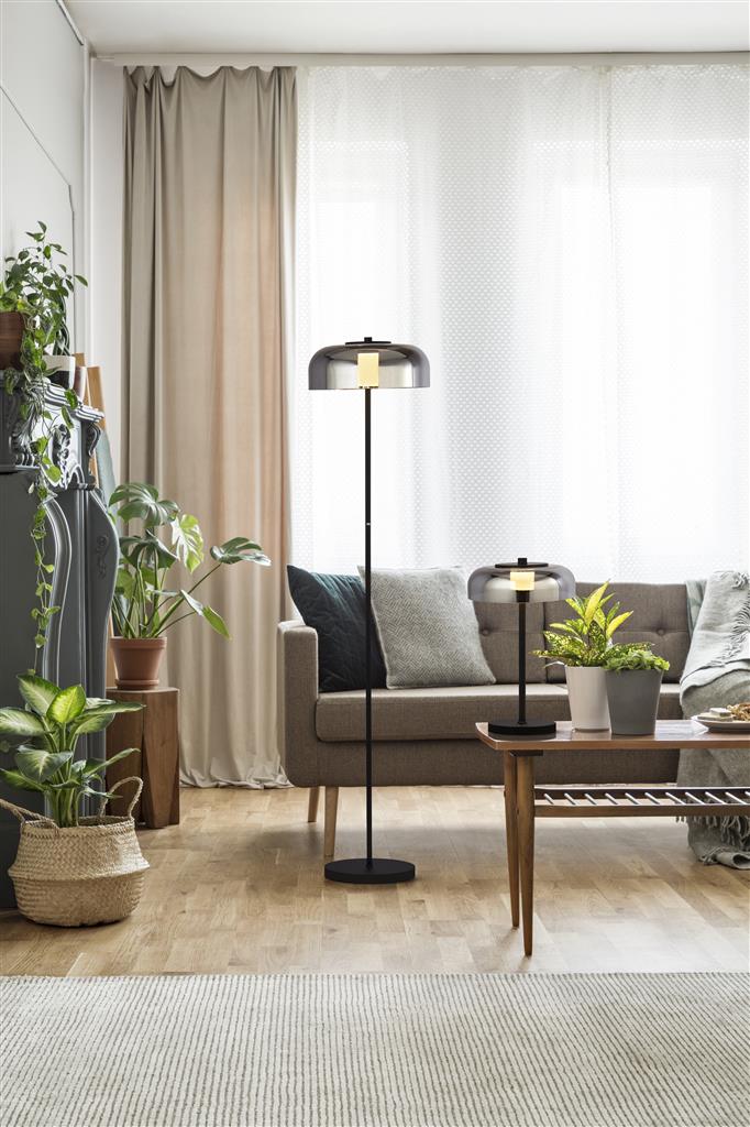 Frisbee Zwart vloerlamp Van Searchlight - De lamp heeft een soepele aanraakfunctie en is voorzien van een geïntegreerde 3-staps dimmer, zodat u de helderheid eenvoudig kunt aanpassen aan uw stemming en behoeften.