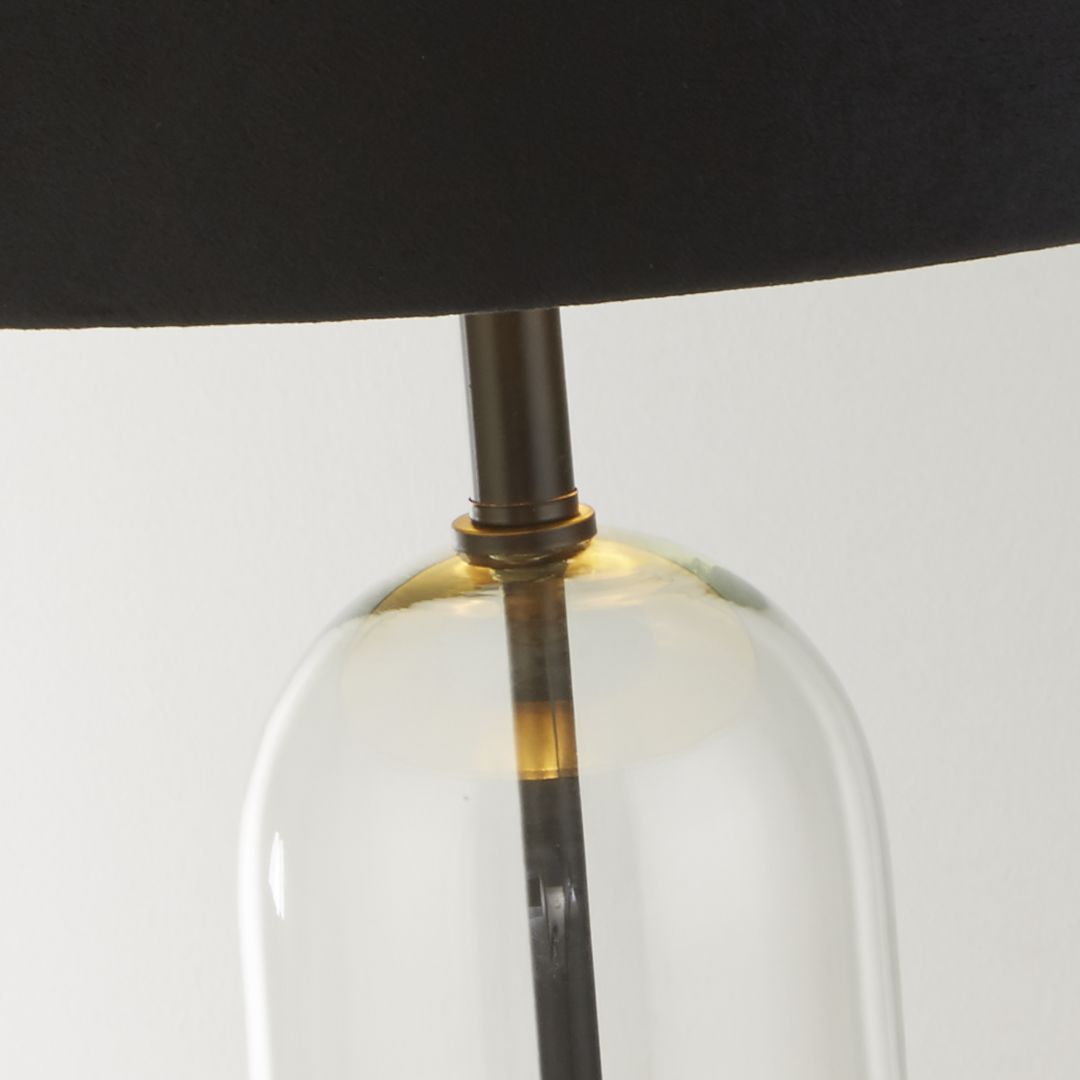 Oxford 44cm Zwart tafellamp Van Searchlight - Met een totale hoogte van 70 cm en een kantelhoek van 6 graden straalt de lamp elegantie en finesse uit.