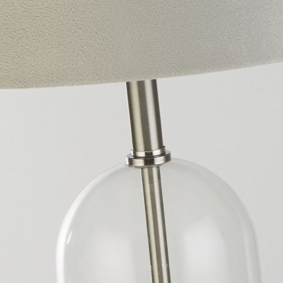 Oxford 44cm Grijs tafellamp Van Searchlight - De stijlvolle vorm van het scherm zorgt voor een uitgebalanceerd ontwerp dat zowel in traditionele als moderne interieurs past.