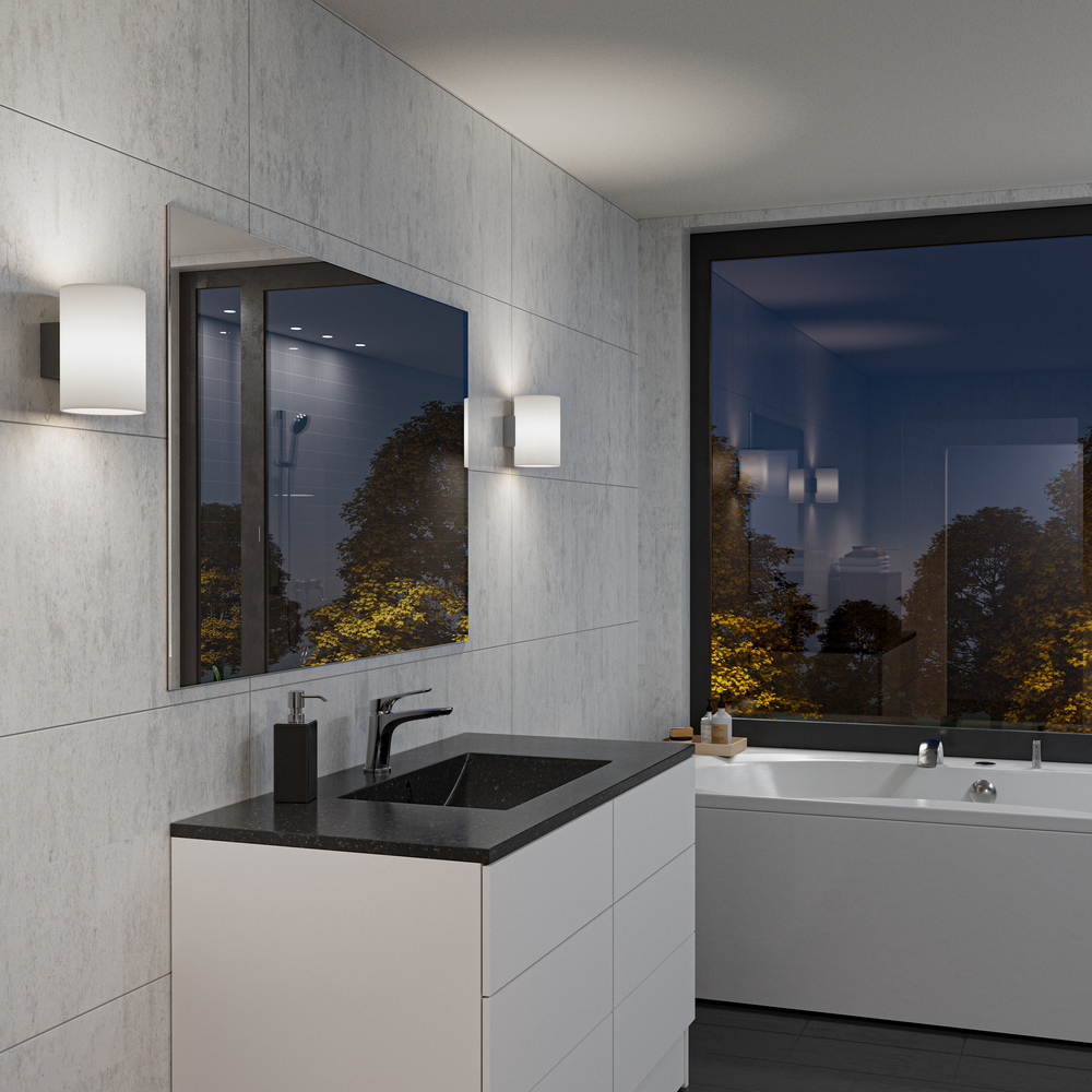 Evoke L Antraciet/opaal wandlamp Van Herstal - Den smarta konstruktionen med b&aring;de upp- och nerljus g&ouml;r den till ett utm&auml;rkt val f&ouml;r att belysa din hall, vardagsrum eller sovrum p&aring; ett subtilt men effektfullt s&auml;tt.