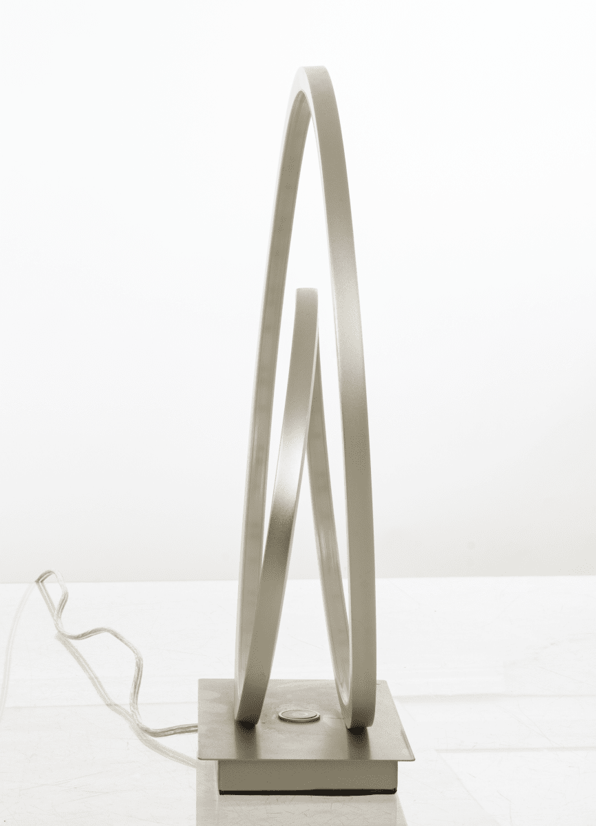 Loop 37cm Staal tafellamp Van Aneta Lighting - Geïntegreerde 14W LED die dimbaar is met een 3-staps dimmer op de lampvoet.
