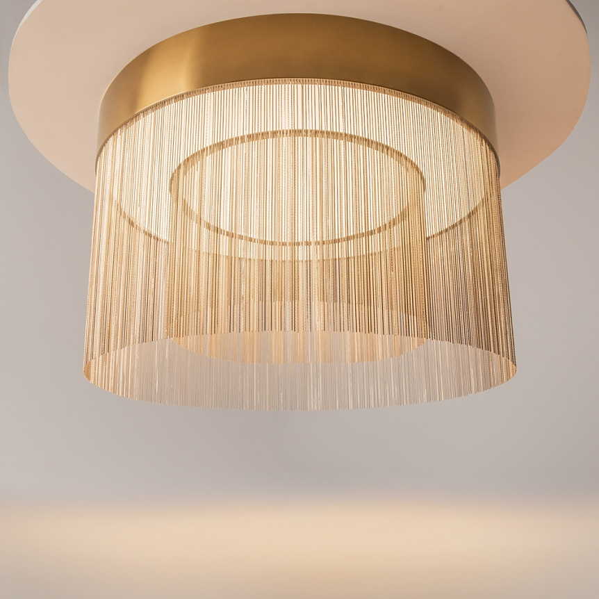 Imaginary Ø55 Goud plafondlamp Van Maytoni - Imaginary is een elegante plafondlamp van metaal met een luxe gouden afwerking en decoratieve kettingdetails die een zachte en exclusieve uitstraling cre&euml;ren.