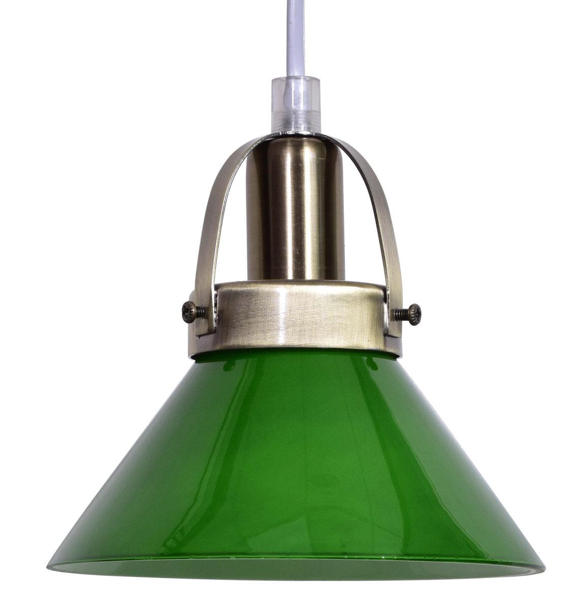 Mäster Ø15 Antiek messing/groen raamlamp Van Lampan - De groene glazen kap zorgt voor een gelijkmatig en aangenaam licht, waardoor een uitnodigende sfeer in de kamer ontstaat.