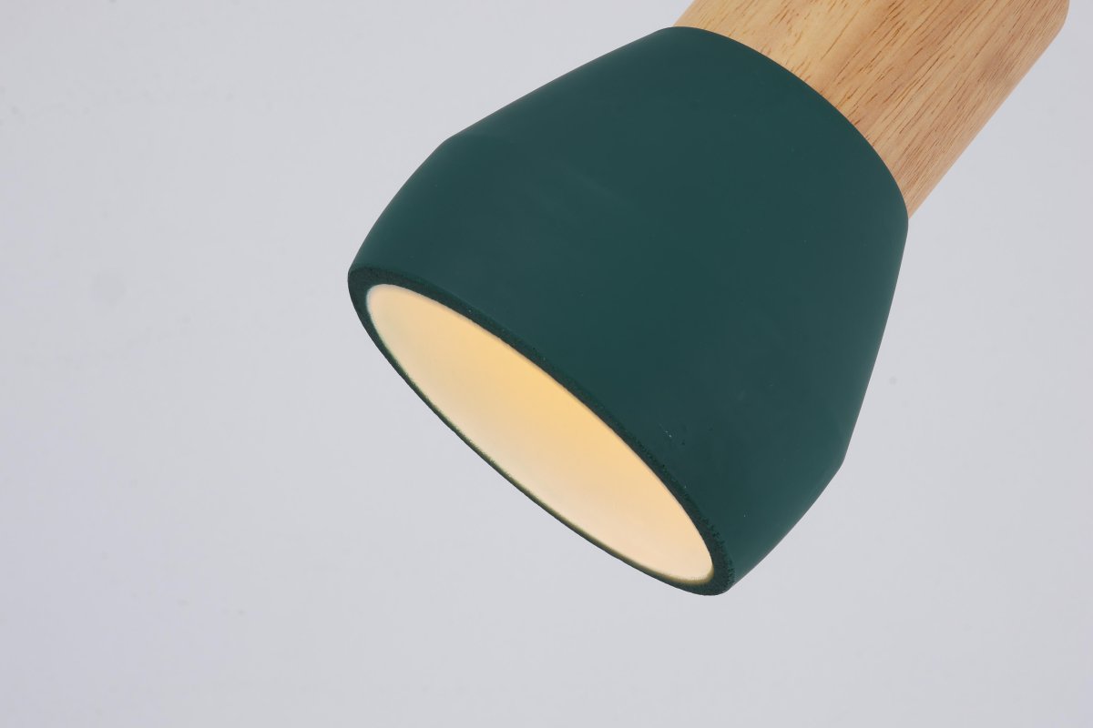 Pepe Ø13 Groente raamlamp Van Nordic Lighting - De combinatie van hout en beton zorgt voor een robuuste en tegelijkertijd warme uitstraling, terwijl de donkergroene, matte kleur een rustige en trendy sfeer toevoegt.