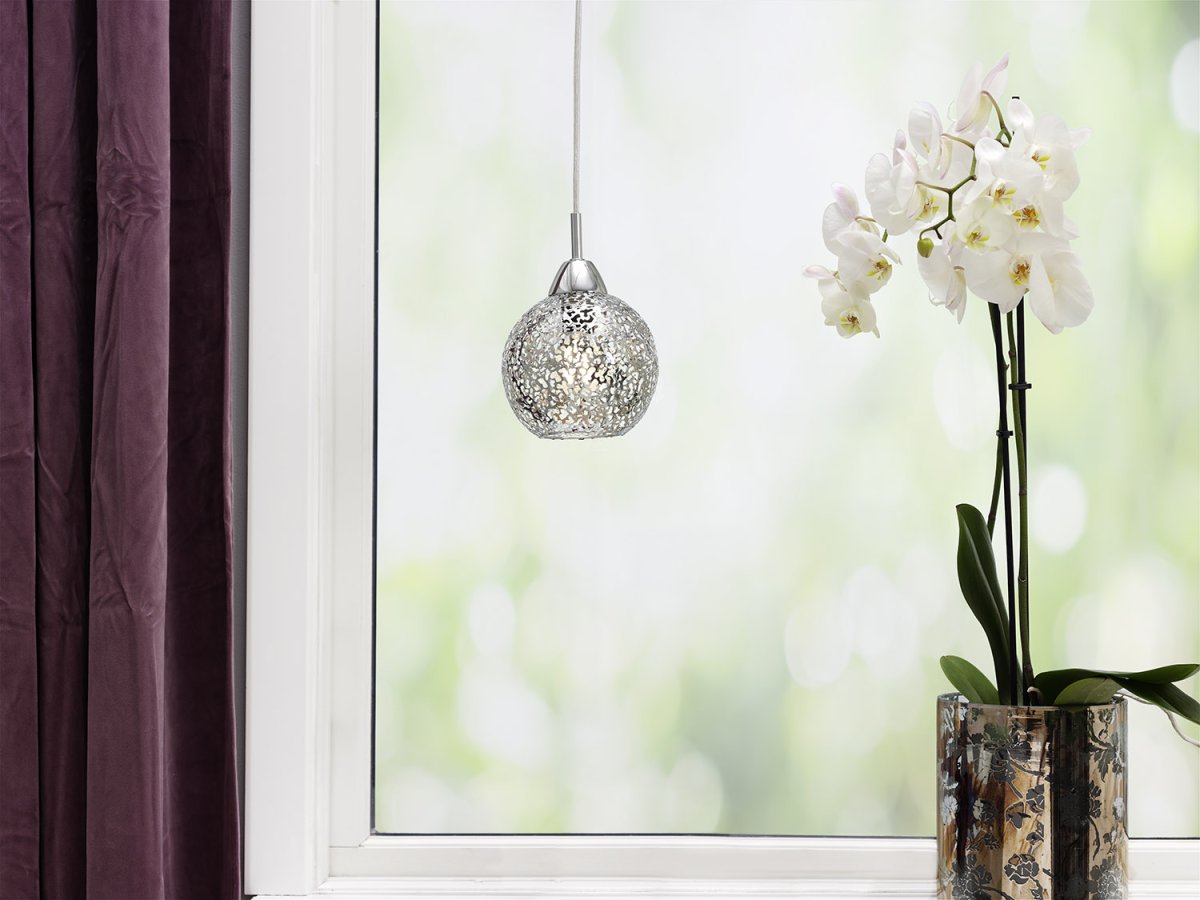 Etsy Ø13 Chroom raamlamp Van Cottex - De Etsy metalen raamlamp is een prachtige en gedetailleerde lamp die voor een uniek lichtspel in de kamer zorgt.