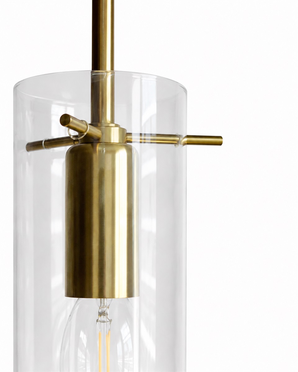 Cilinda Ø7 Messing/transparant raamlamp Van Nordic Lighting - Cilinda is een tijdloze raamlamp met een elegant design.