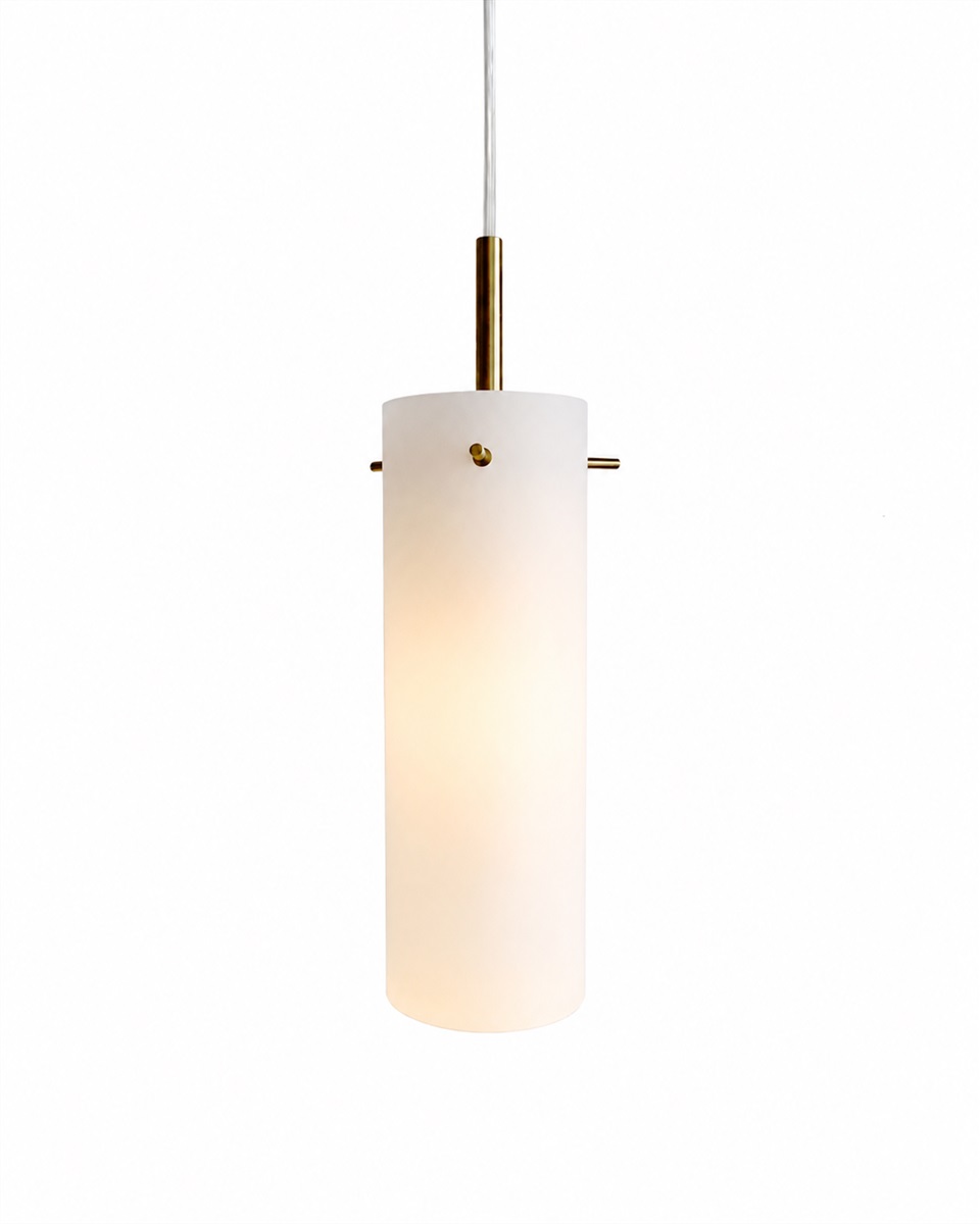 Cilinda Ø7 Messing/wit raamlamp Van Nordic Lighting - Cilinda is een tijdloze raamlamp met een elegant design.