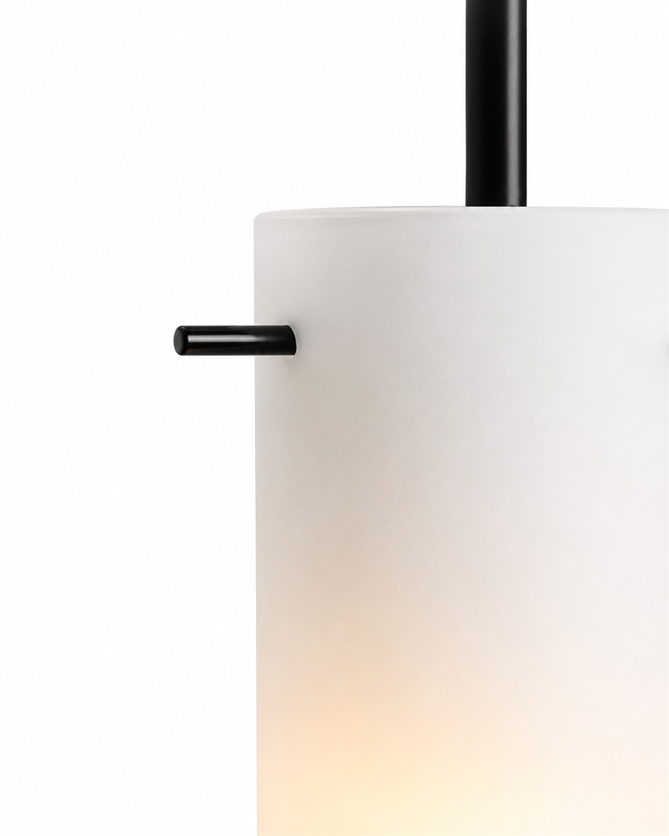 Cilinda Ø7 Zwart en wit raamlamp Van Nordic Lighting - Cilinda is een tijdloze raamlamp met een stijlvol design.