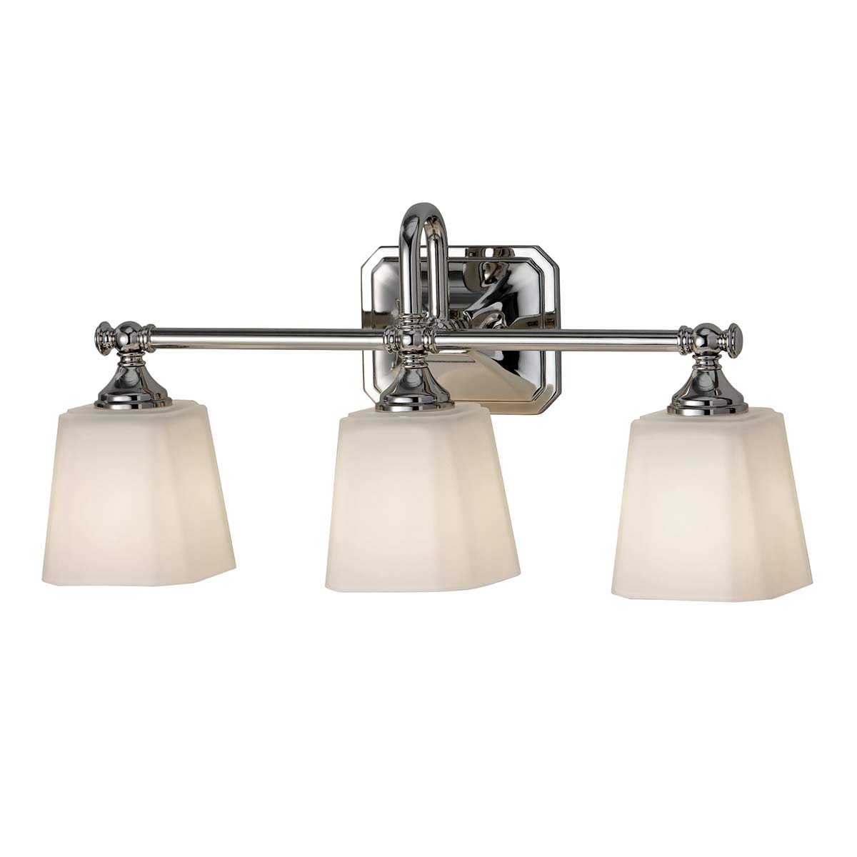 Concord 53cm Chroom badkamerlamp Van Elstead Lighting - Deze is voorzien van drie zacht gevormde, opaalwitte glaskappen die een aangenaam en egaal licht verspreiden, ideaal voor badkamers.