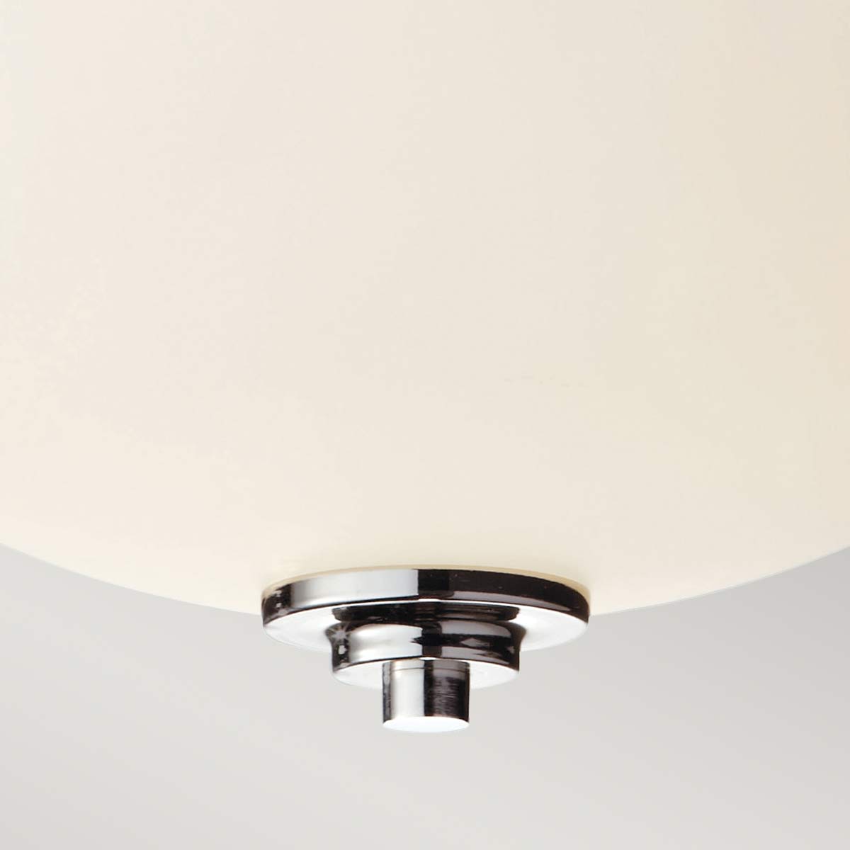 Malibu Ø34 Gepolijst chroom badkamerlamp Van Elstead Lighting - Het heeft een stijlvol design met een opaal gegraveerde glazen koepel die een zacht en aangenaam licht verspreidt.