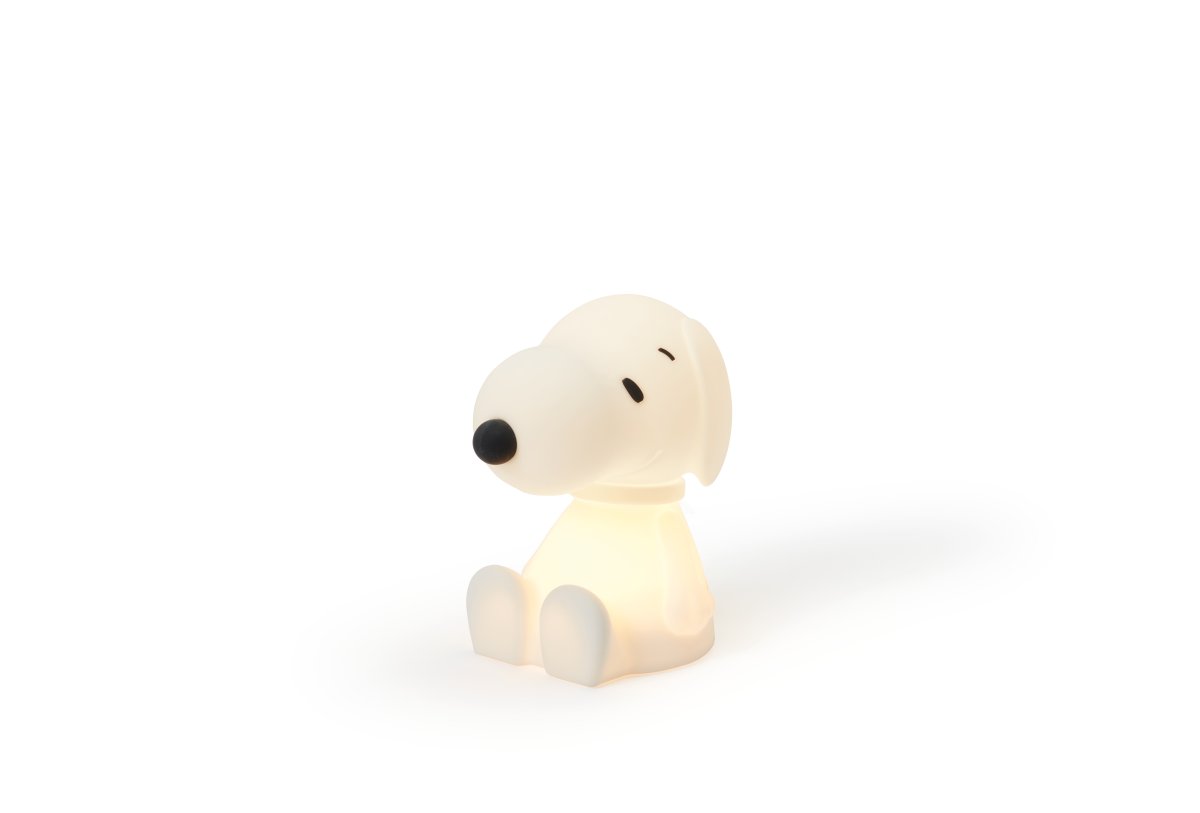 Snoopy First Light Wit kinderlamp Van Mr Maria - Mr Maria's Snoopy is een icoon van groot dromen en het goed doen.