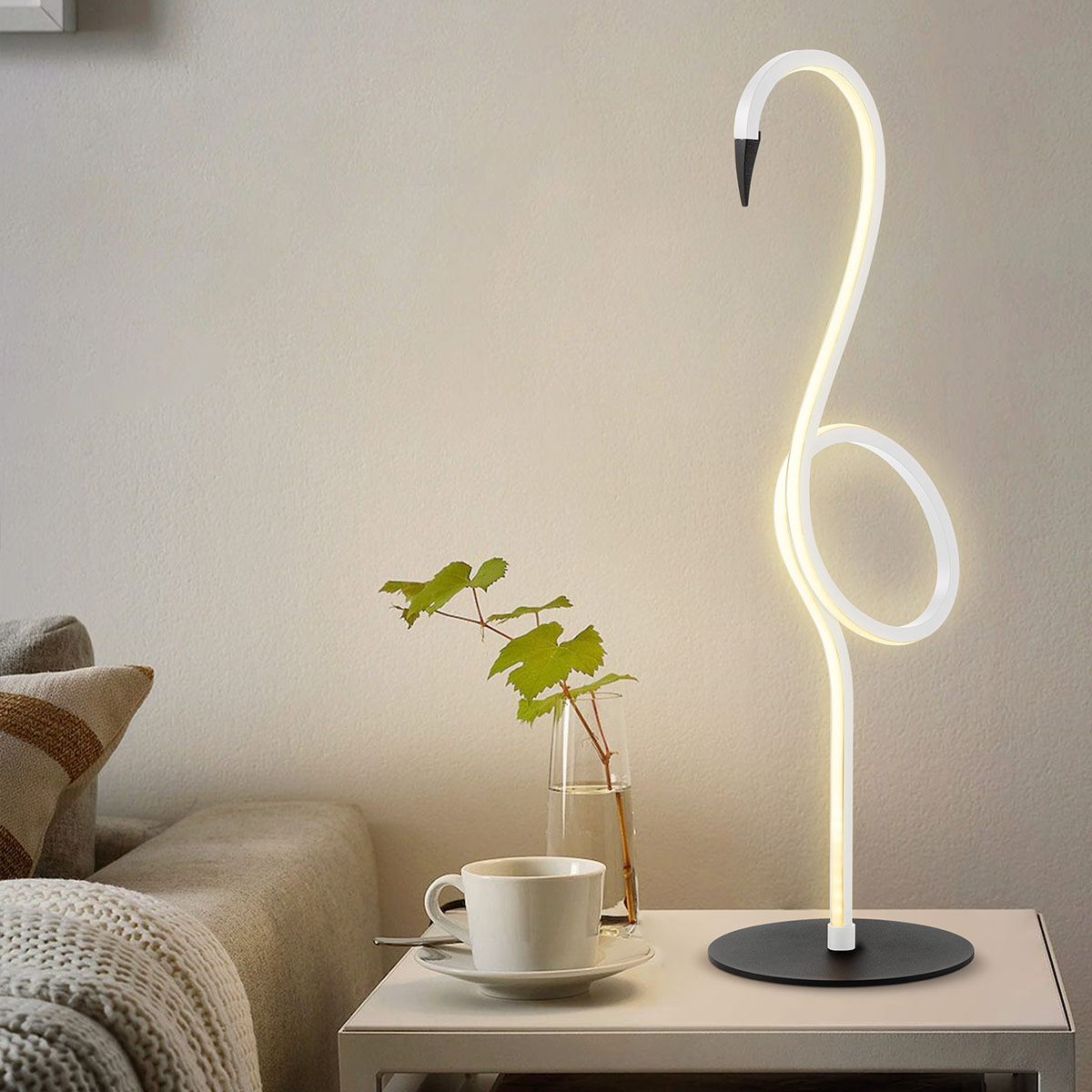 Flamingo 50cm Wit tafellamp Van Elstead Lighting - Flamingo &auml;r en konstn&auml;rlig och elegant bordslampa som kombinerar modern design med skulptural estetik.