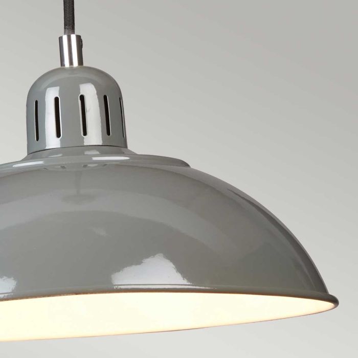 Franklin Ø30 Grijs hanglamp Van Elstead Lighting - Den vita insidan av sk&auml;rmen ger en klar och bra ljusspridning.