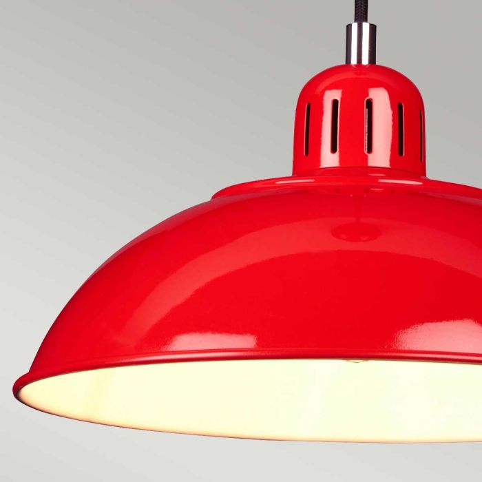 Franklin Ø30 ROOD hanglamp Van Elstead Lighting - Den vita insidan av sk&auml;rmen ger en klar och bra ljusspridning.