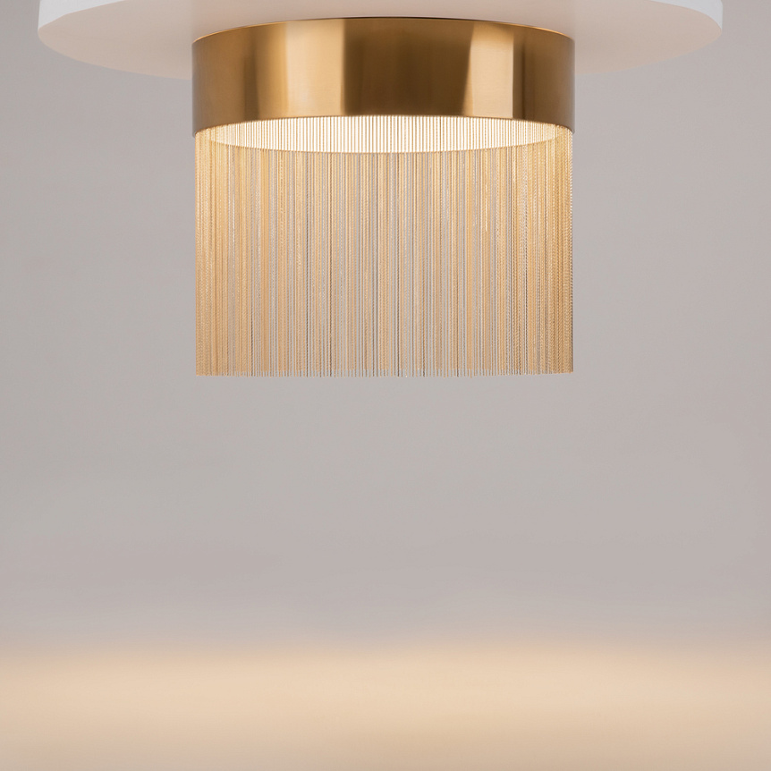 Imaginary Ø35 Goud plafondlamp Van Maytoni - Imaginary is een elegante plafondlamp van metaal met een luxe gouden afwerking en decoratieve kettingdetails die een zachte en exclusieve uitstraling cre&euml;ren.