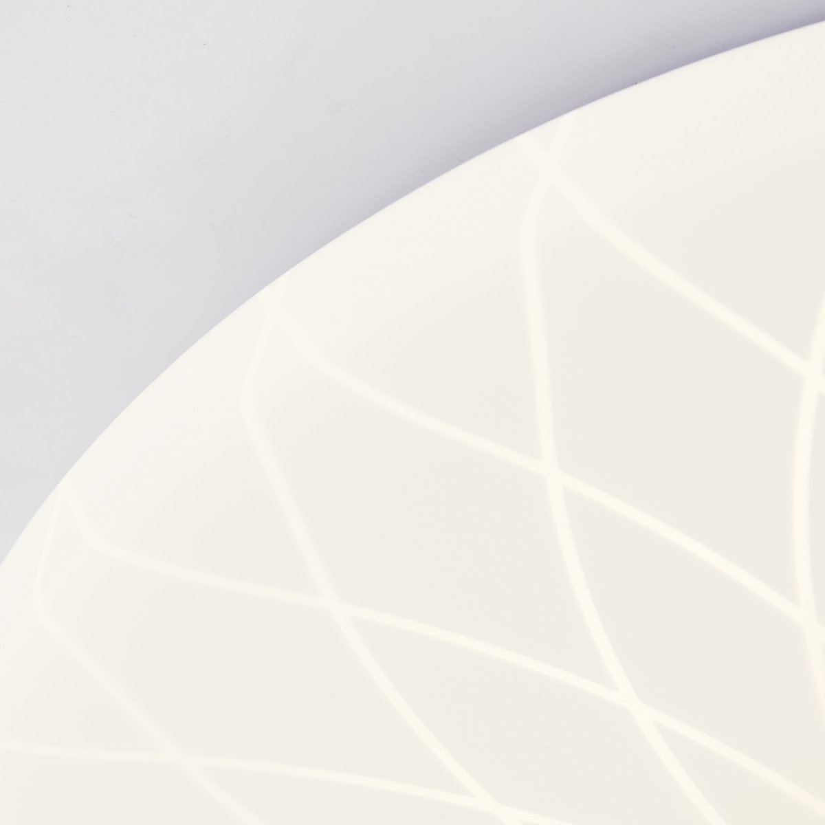 Farah Ø34 Wit plafondlamp Van Brilliant - De ge&iuml;ntegreerde led-lichtbron geeft warm wit licht van 3000K en heeft een lichtsterkte van 2600 lumen - perfect voor het cre&euml;ren van een aangename en goed verlichte omgeving in bijvoorbeeld een hal of keuken.