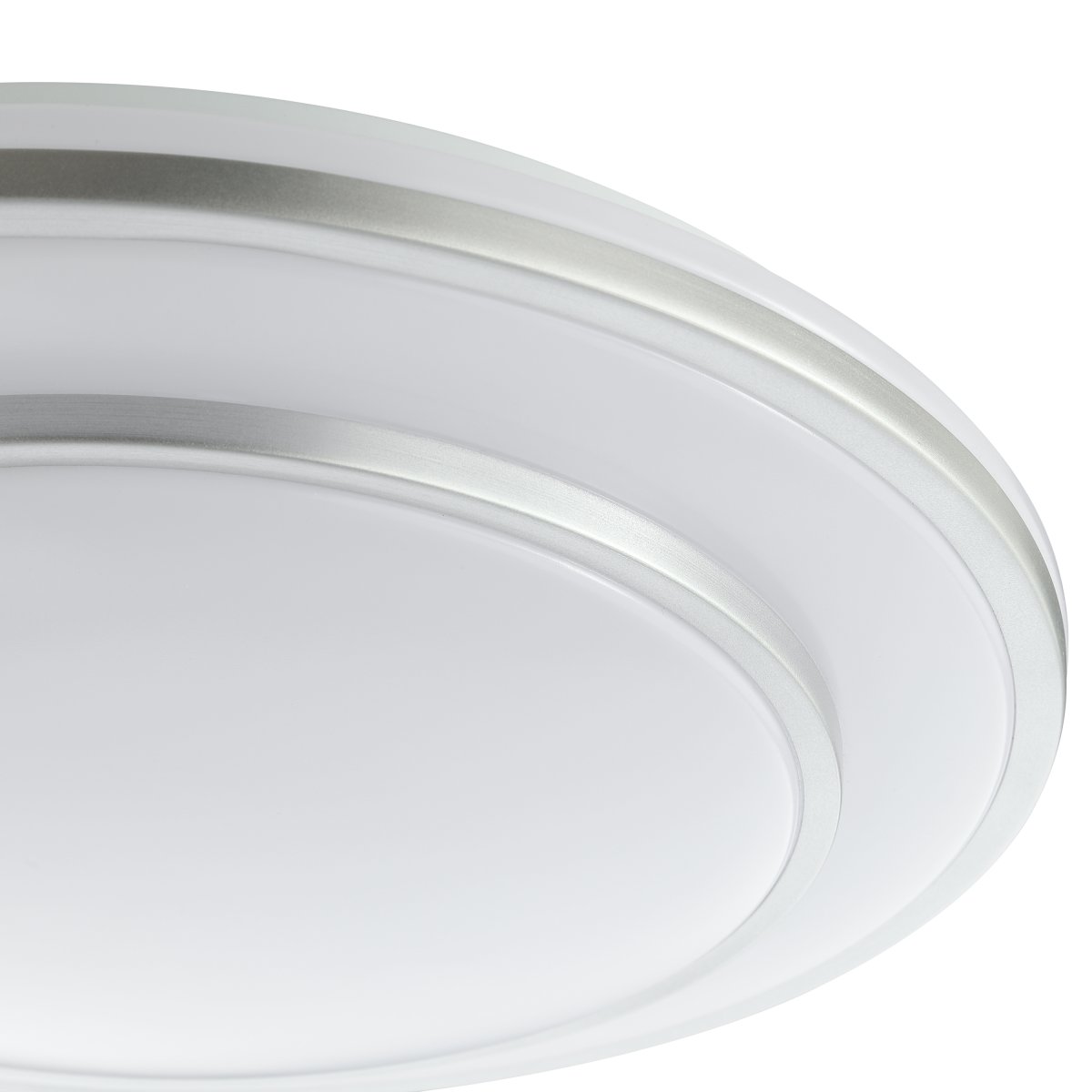 Luciano Ø40 Zilver plafondlamp Van Brilliant - Luciano is een stijlvolle plafondlamp van metaal en kunststof, ontworpen met zilveren frames die het ronde ledpaneel op een moderne en discrete manier omlijsten.