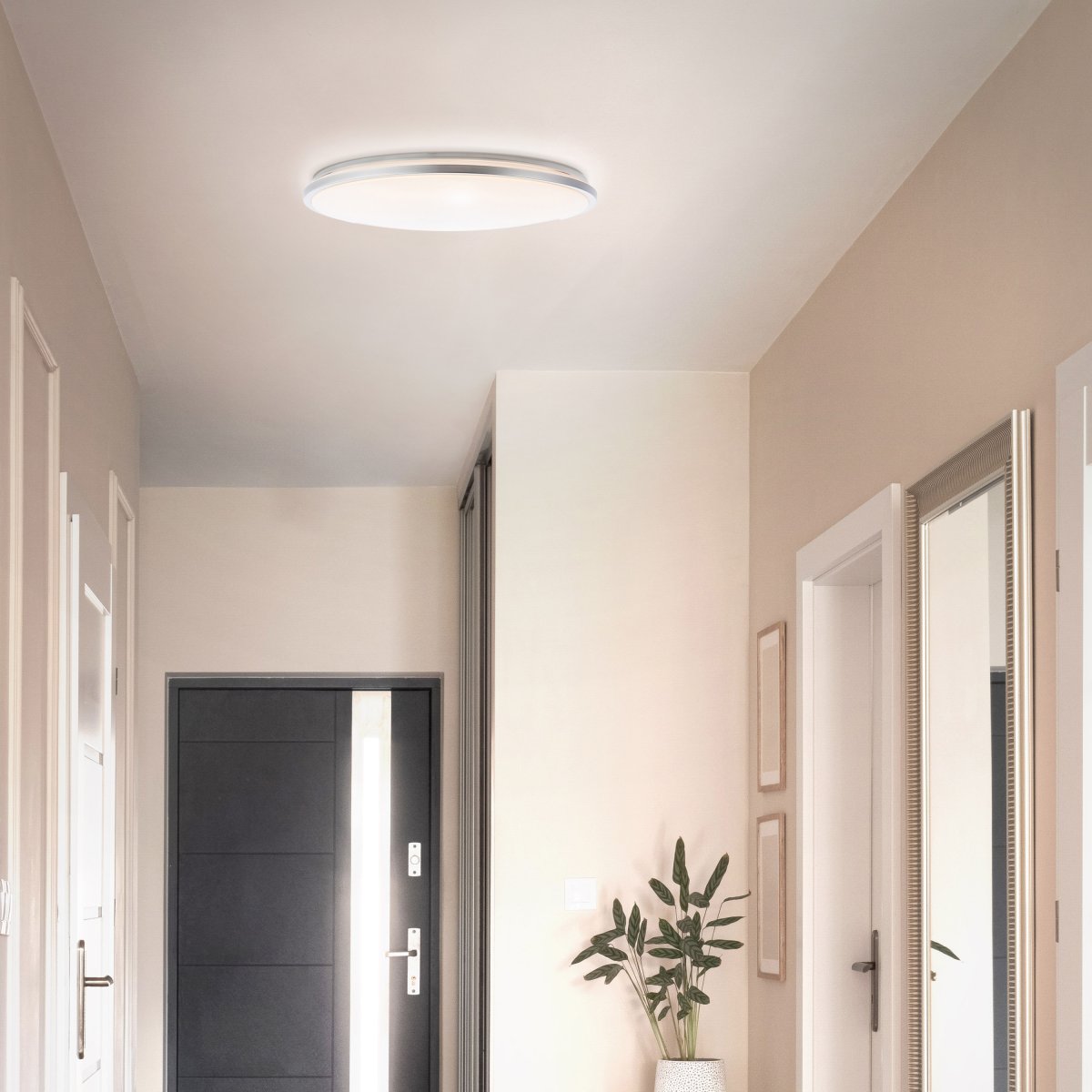 Jamil Ø48 Zilver plafondlamp Van Brilliant - Jamil is ook voorzien van een praktische timer en nachtlampfunctie, waardoor het een functionele keuze is voor bijvoorbeeld slaapkamers, hallen of woonkamers.
