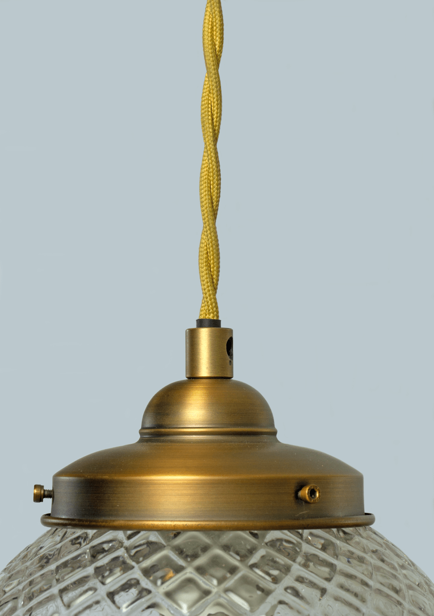 Gatsby Ø15 Antiek messing raamlamp Van Aneta Lighting - De Gatsby raamlamp heeft een klassieke en elegante uitstraling met een decoratieve kap van helder, gehard glas en metalen details met een antieke messing afwerking.
