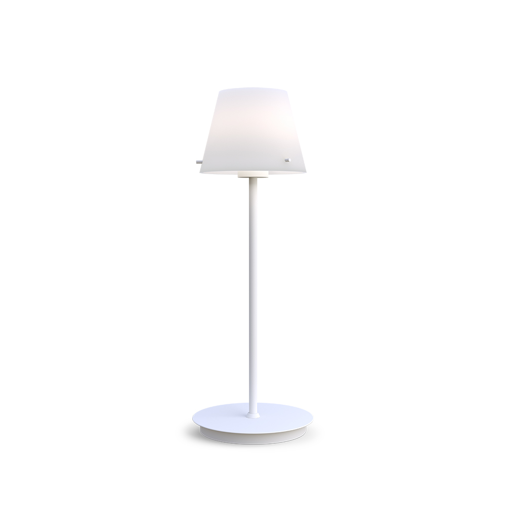  Gil 34cm Wit tafellamp Van Herstal - Med sin klassiska design och mjuka belysning l&auml;gger denna lampa till tidl&ouml;s sk&ouml;nhet och en touch av stil till ditt hem.