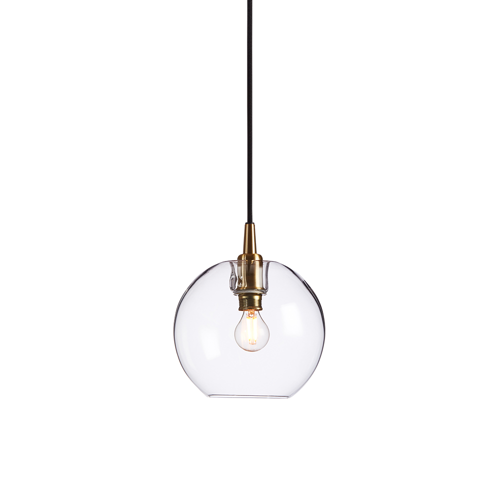  Gloria Ø20 Transparant/messing hanglamp Van Belid - Dankzij de prachtige lichtstroom is Gloria een echte blikvanger in de kamer, perfect voor boven de eettafel, in de woonkamer of als luxe detail in de hal.