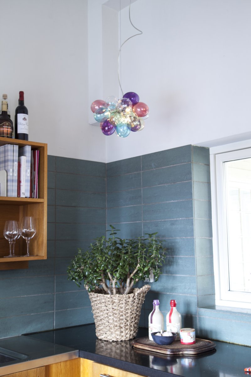 Gross Ø30 Veelkleurig hanglamp Van By Rydéns - Zoals de naam al doet vermoeden, is dit een kleinere versie van de Gross plafondlamp met een diameter van 30 centimeter.