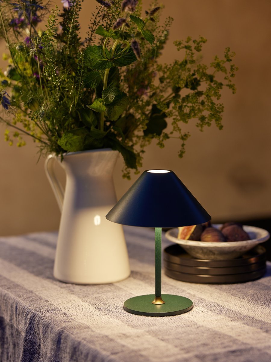 Hygge 20cm Groente Draagbare Van Halo Design - Hygge is een veelzijdige en stijlvolle verlichting die geschikt is voor alle gelegenheden en beschikt over een dimfunctie.