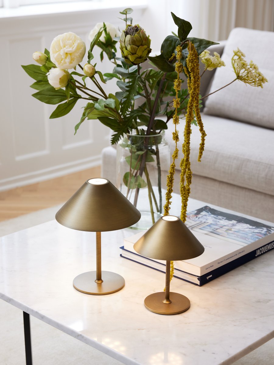 Hygge 20cm Antiek messing Draagbare Van Halo Design - Hygge is een veelzijdige en stijlvolle verlichting die geschikt is voor alle gelegenheden en beschikt over een dimfunctie.