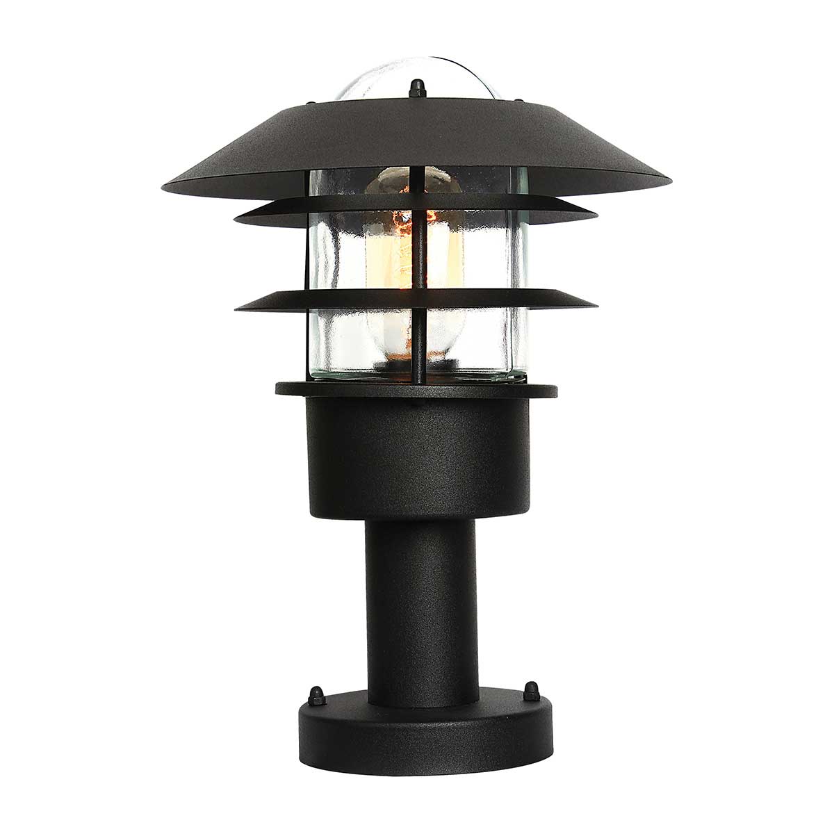 Helsingor 30cm Zwart Van Elstead Lighting - Tillverkad av rostfritt st&aring;l i svart finish och glas, erbjuder den en slitstark och v&auml;derbest&auml;ndig konstruktion som &auml;r perfekt f&ouml;r entr&eacute;er, tr&auml;dg&aring;rdsg&aring;ngar och uteplatser.